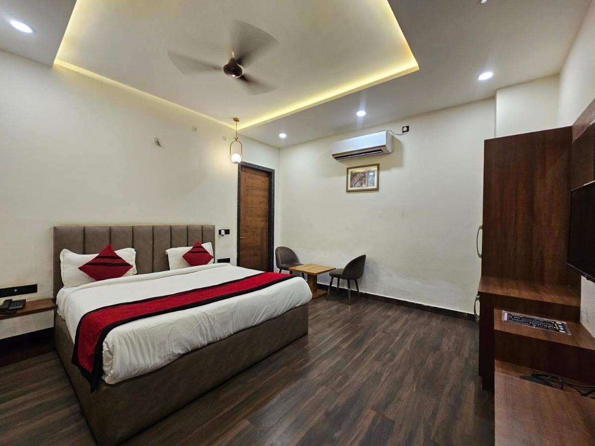 Rbs Hotel And Lawn Ayodhya Exterior foto