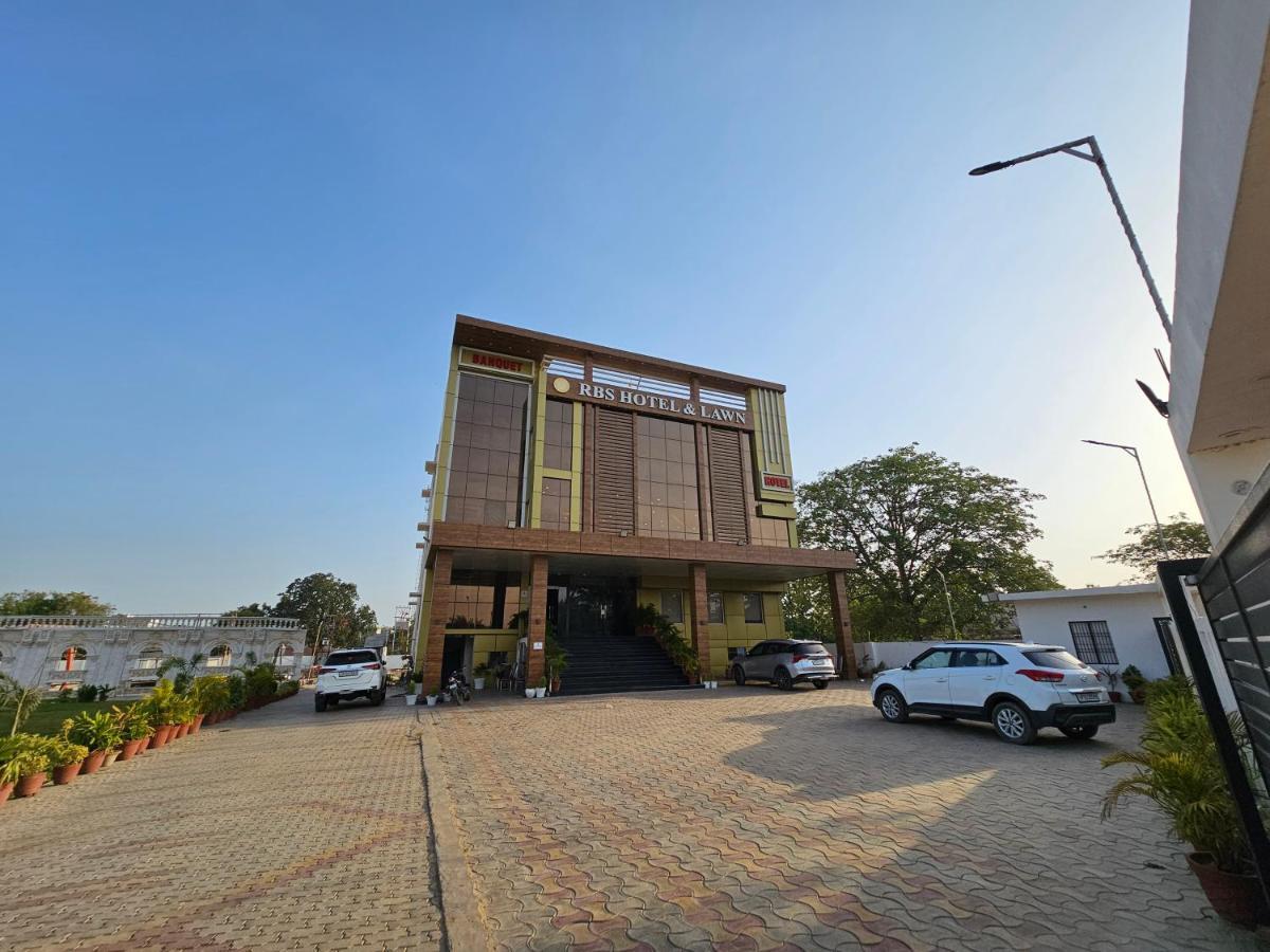 Rbs Hotel And Lawn Ayodhya Exterior foto